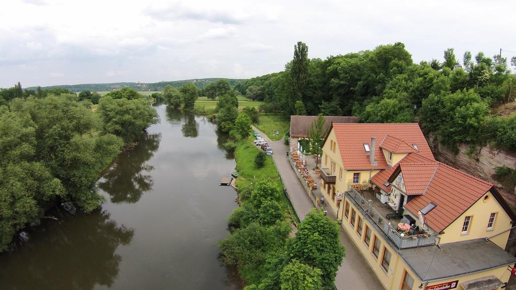 Gasthof Alter Felsenkeller Наумбург Стая снимка